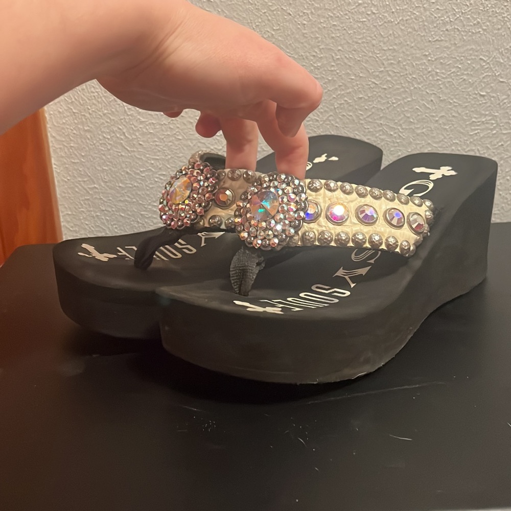 Gypsy Soule wedge flip flops size 7